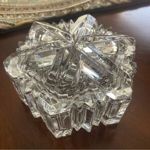 VTG Mikasa “Nature’s Song” snowflake lidded crystal trinket box